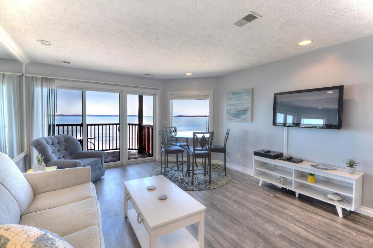 Beachside 216 With Pool Hot Tub And Private Deck Overlooking East Bay ทราเวิร์สซิตี้ ภายนอก รูปภาพ